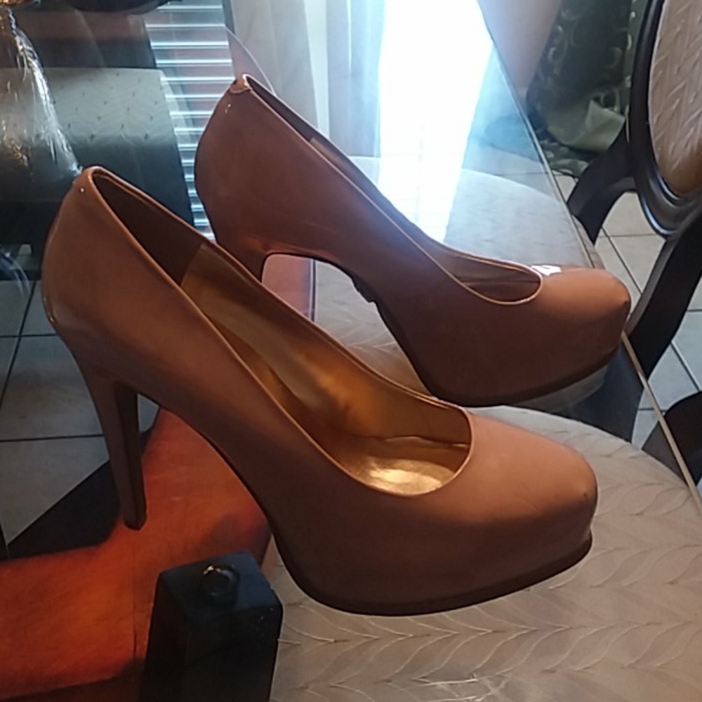 Nude/Blushj Z Vera Wang pumps - Picture 2 of 3